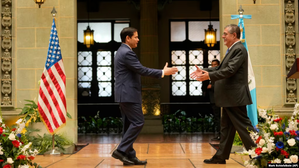 Amerčki državni sekretar Marko Rubio i predsjednik Gvatemale Bernardo Arevalo, 5. februar 2025. (Foto: AP/Mark Schiefelbein)