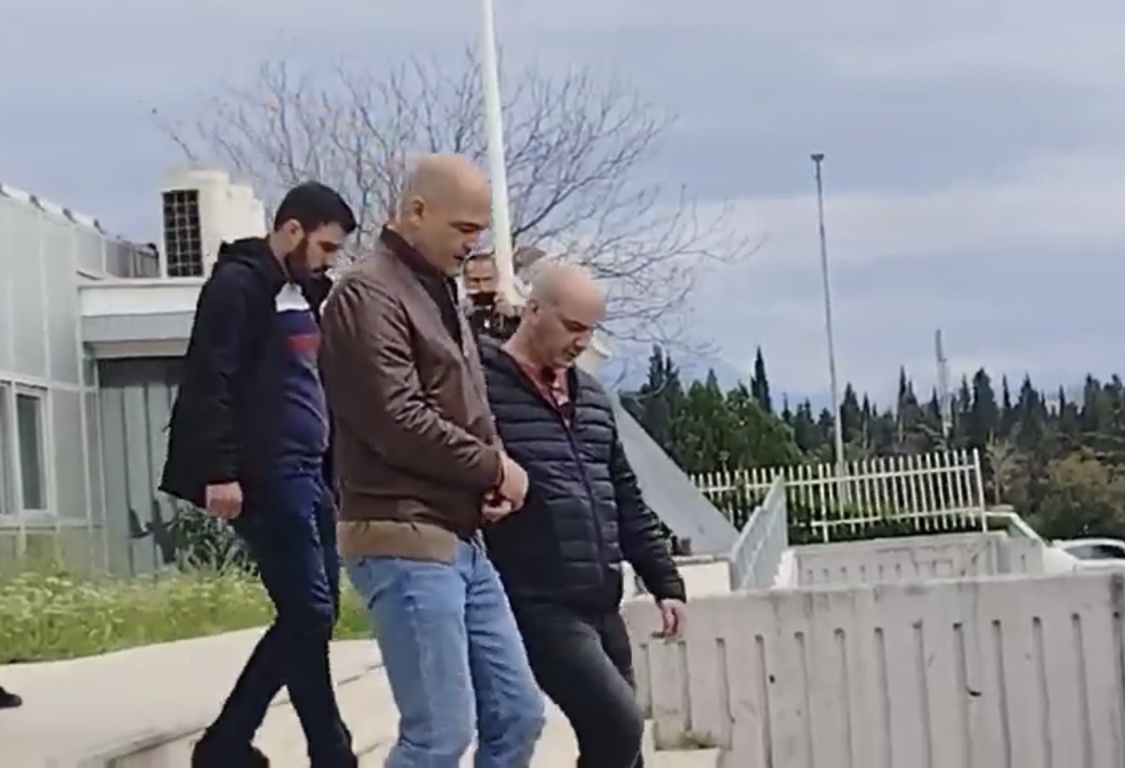 ZNAČAJNI SUSRETI U SPUŽU: Detalj sa privođenja Mila Božovića