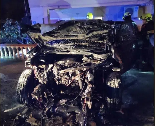 KOLATERALNA ŠTETA: Zapaljeni automobil sveštenika SPC Mijajla Backovića