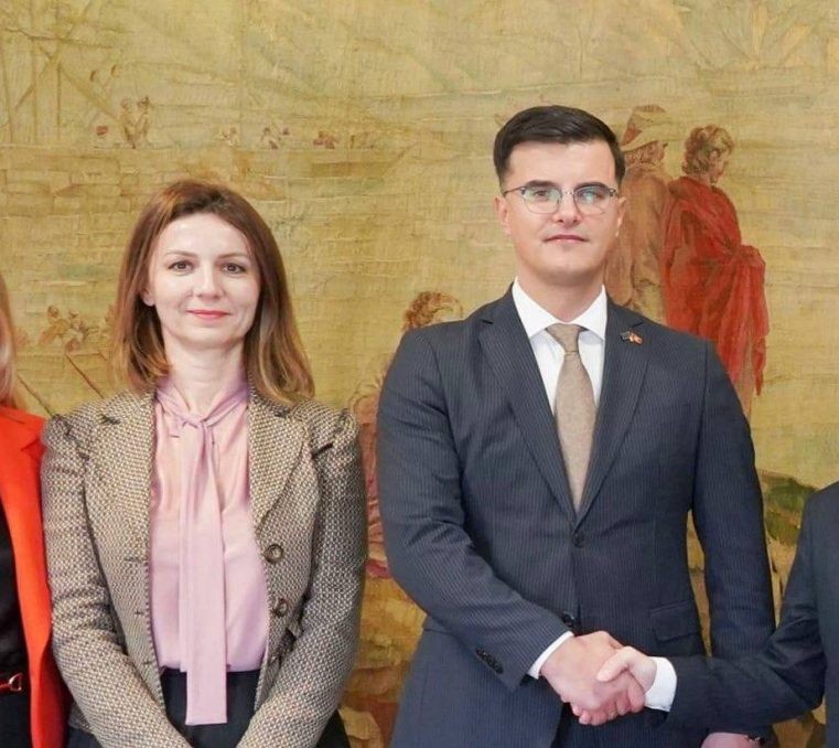 UKLANJANJE BEZ OBJAŠNJENJA: Vujović i Šaranović (Foto: UGC)