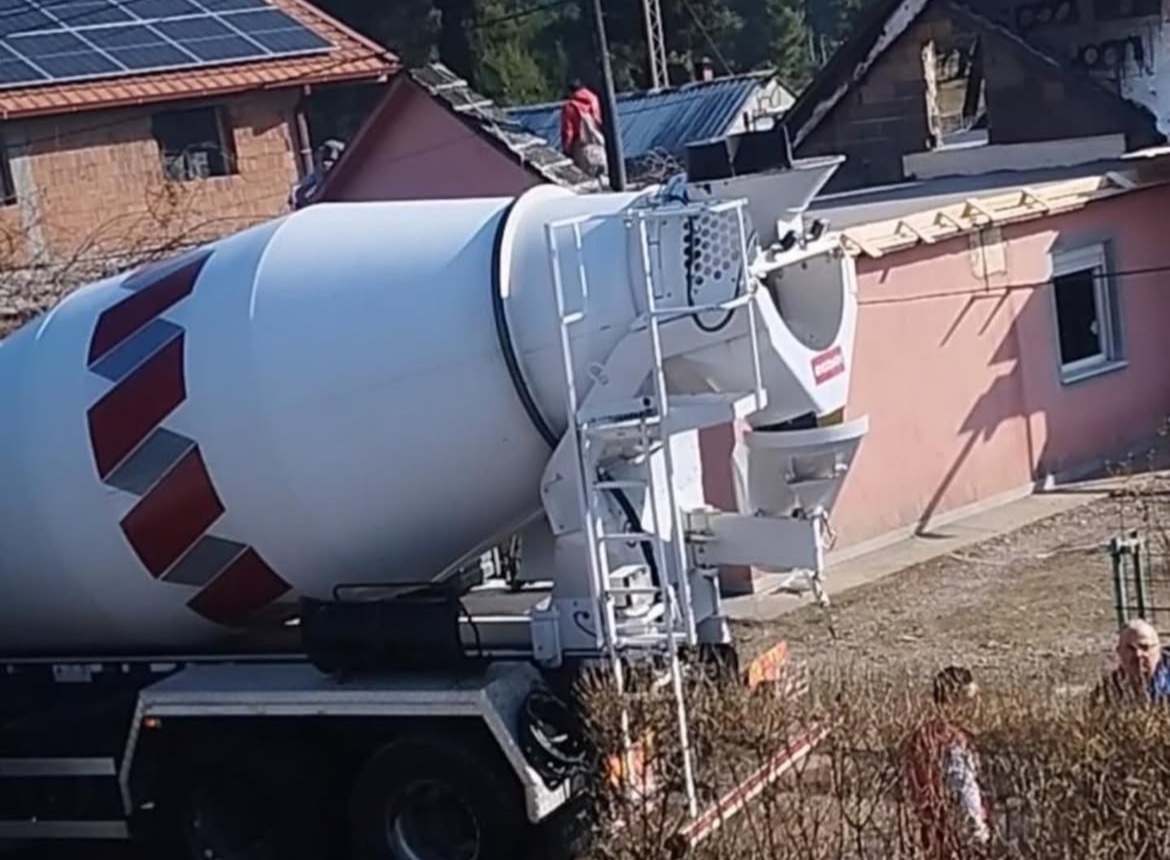 Radnici kompanije Bemax na terenu (Foto: Podgorički info (Instagram))