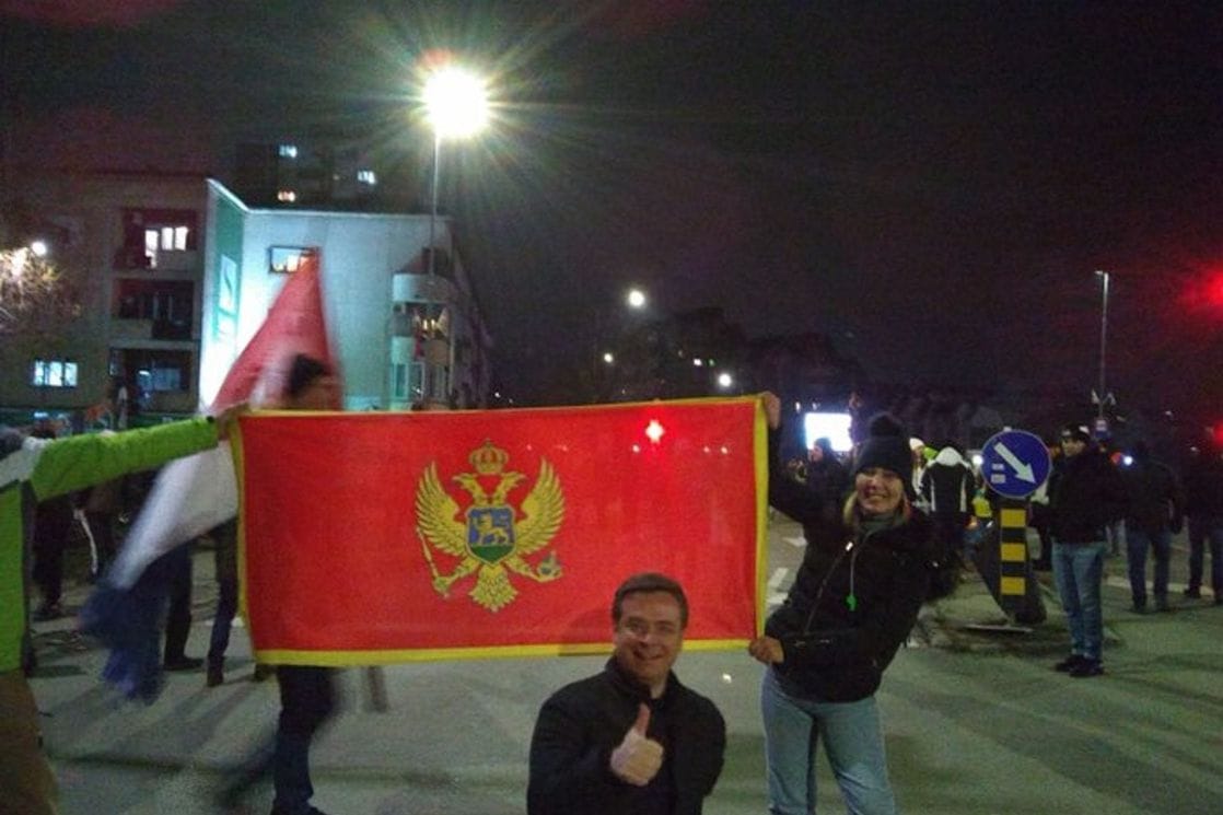 Stojković ispred crnogorske zastave u Kragujevcu (Foto: Čedomir Stojković - X)