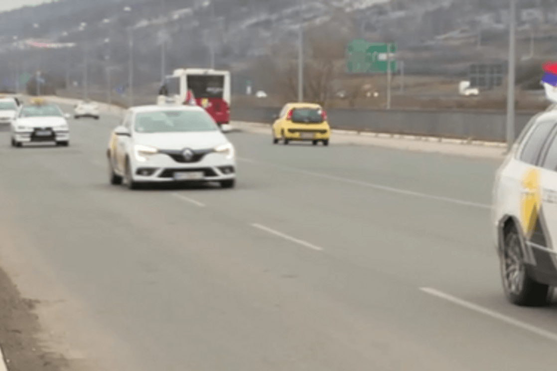 Taksisti pošli po studente (Foto: Stop kadar)