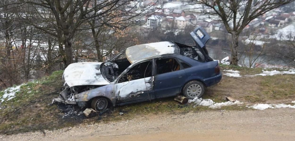 Zapaljeno vozilo (Foto: Uprava policije)