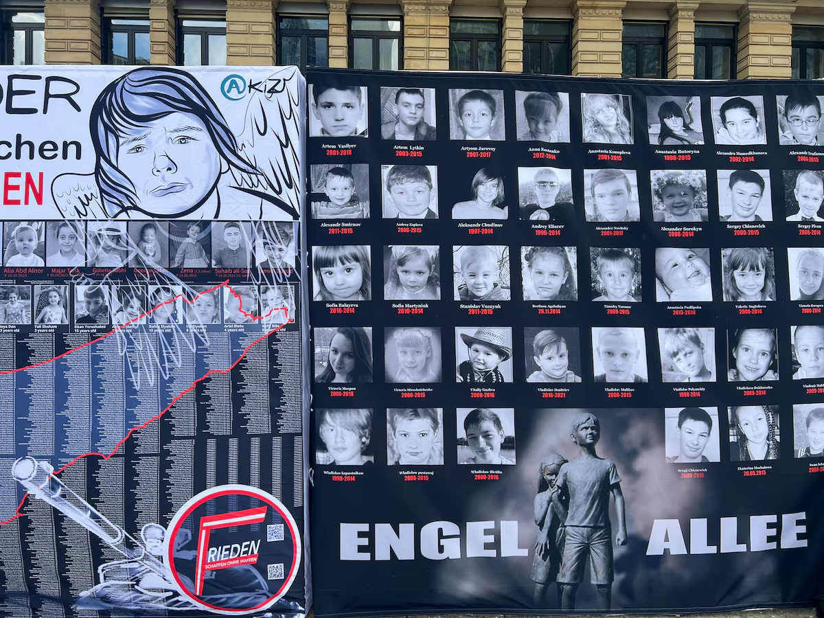 Izložba „Aleja anđela“ – „Engel Allee“ u Frankfurtu prošle godine (Foto: REUTERS/Mari Saito)