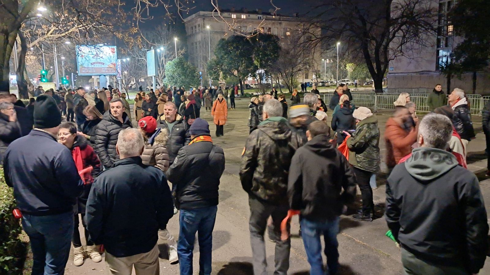 okupljanje ispred MUPa