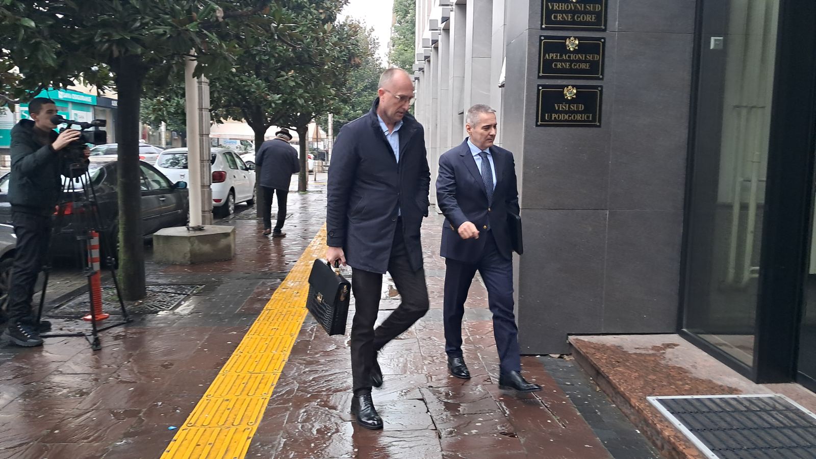 Veselin Veljović sa advokatom dolazi na suđenje