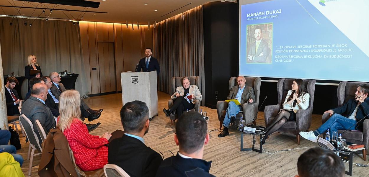 Sa panel diskusije (Foto: Vlada Crne Gore)