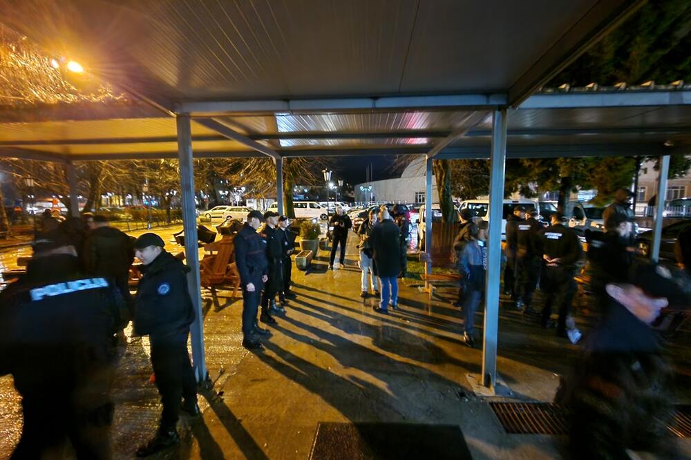 Detalj ispred Sportskog centra Cetinje, 10. mart 2023. (Foto: RTV Cetinje)