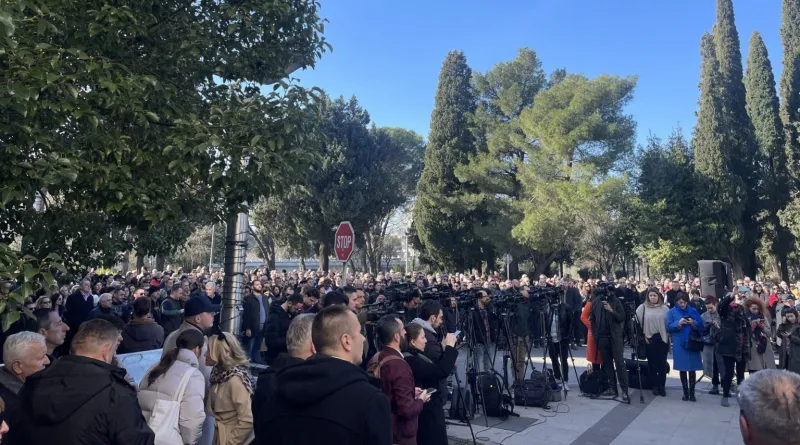 Sa jednog od protesta kod Vlade (Foto: Sindikat uprave i pravosuđa)
