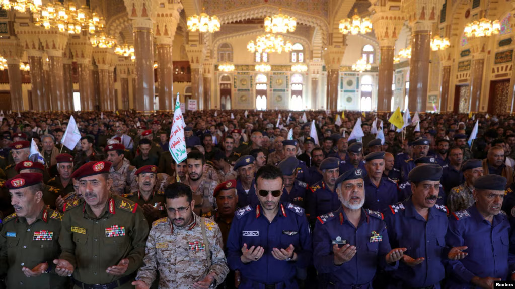 Pripadnici Huta na komemoraciji ubijenim liderima libanskog Hezbolaha, Sanaa, 23. februar 2025. (Foto: Reuters)