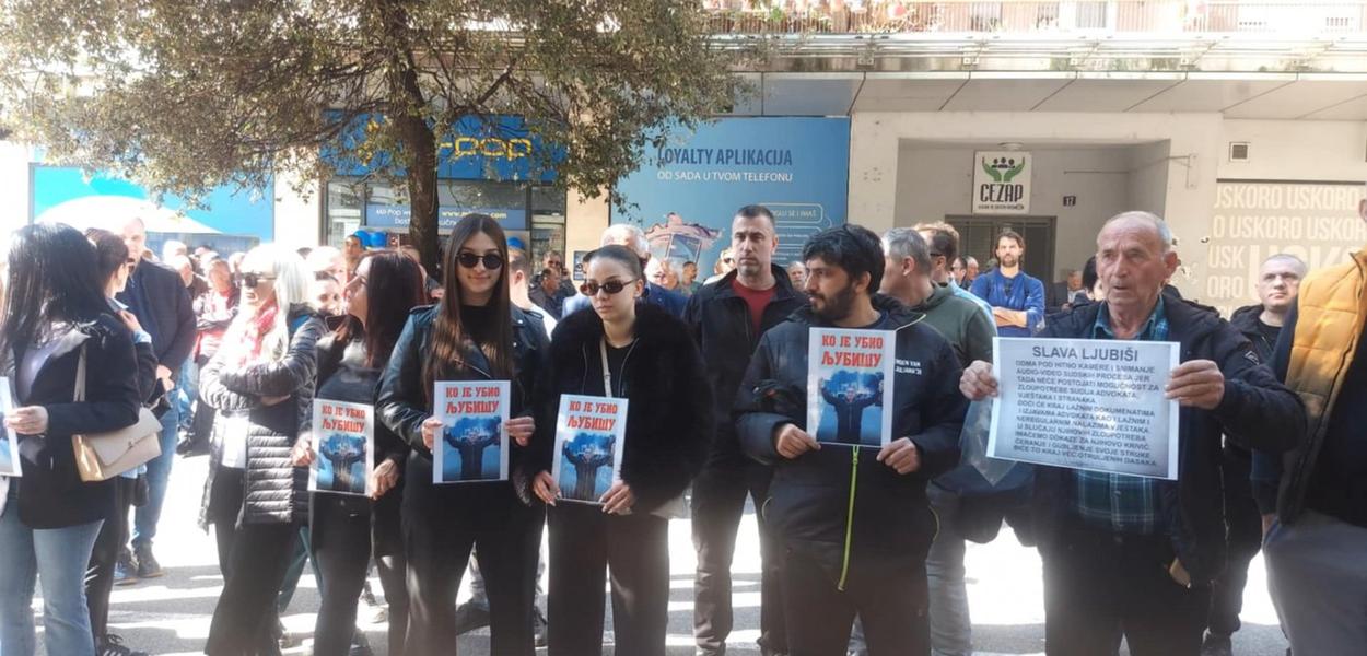 Sa protesta ispred zgrade tužilaštava u Podgorici (Foto: Antena M)
