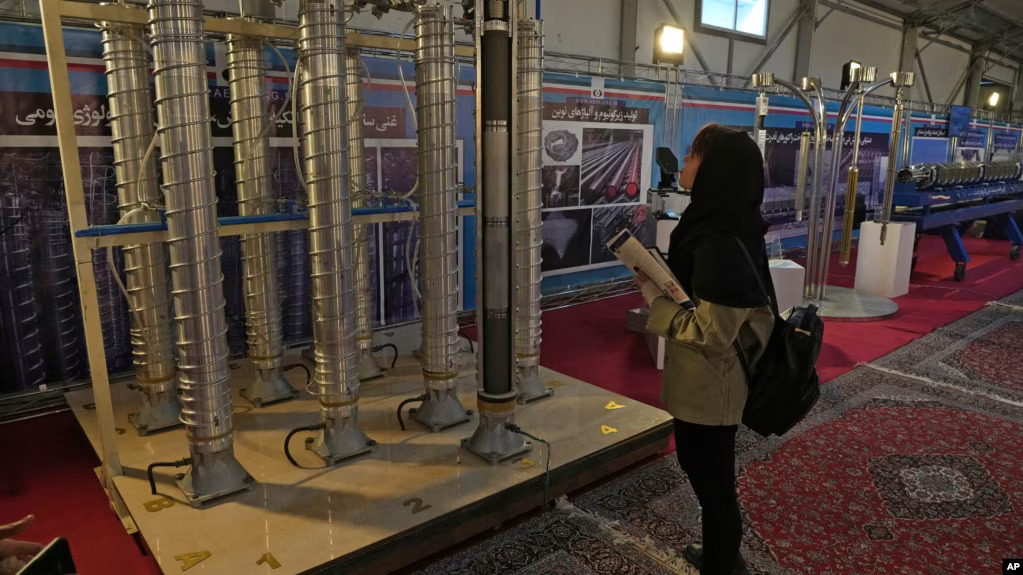 Iranske centrifuge domaće proizvodnje na izložbi nuklearnih dostignuća te zemlje u Teheranu, 8. februar 2023. (Foto: AP)