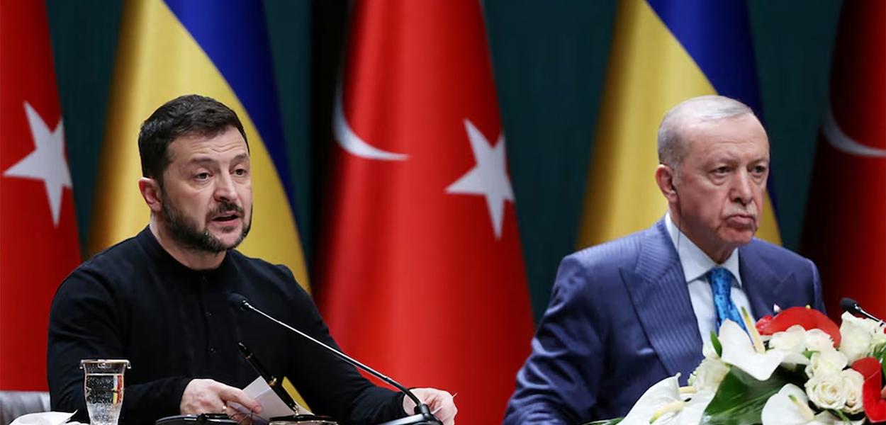 Ukrajinski predsjednik Volodimir Zelenski sa turskim predsjednikom Tajip Erdogan tokom zajedničke konferencije za novinare u Ankari, Turska, 18. februara 2025. (Foto: REUTERS/Cagla Gurdogan)