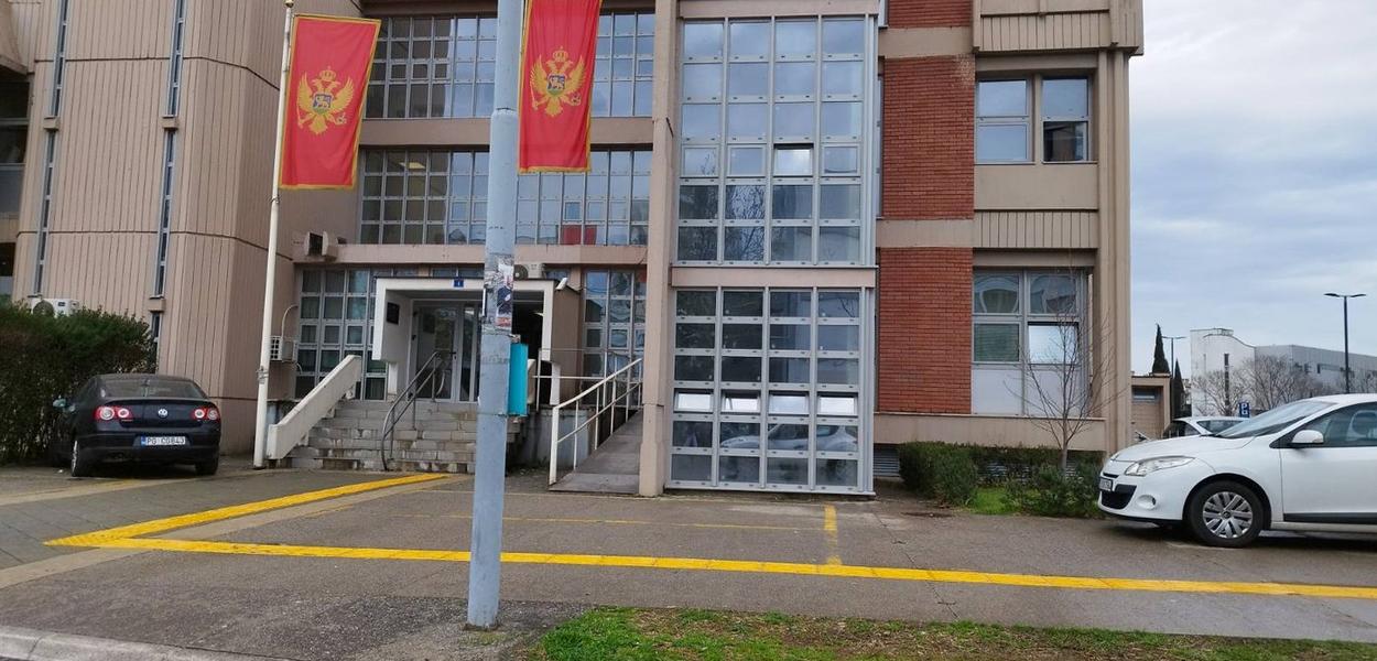 Ispred Osnovnog suda u Podgorici (Foto: Portal ETV/D.M.)