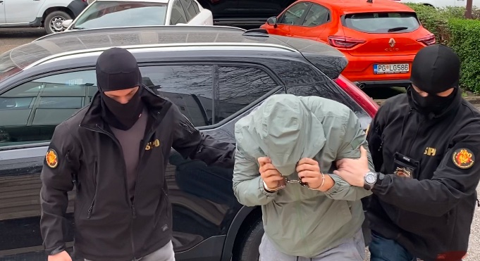 Privođenje jednog od uhapšenih u SPO