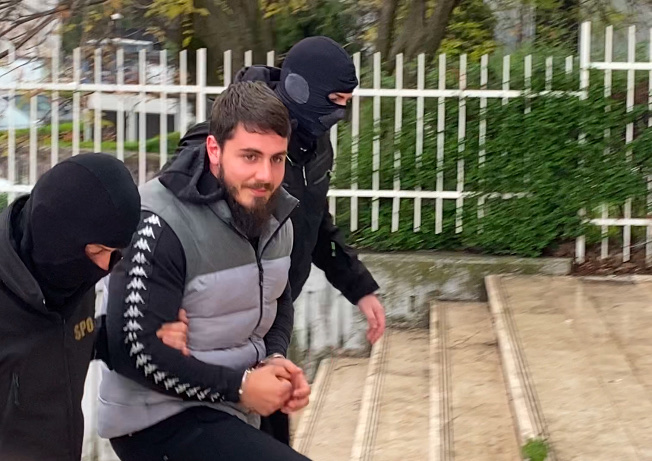 Privođenje jednog od uhapšenih u SPO