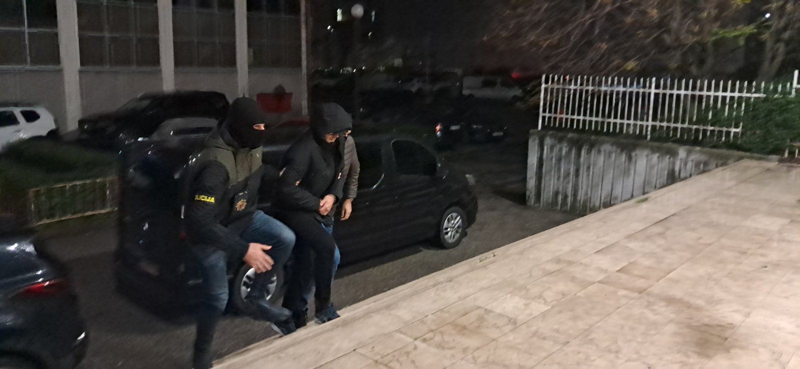 Privođenje jednog od uhapšenih u SPO