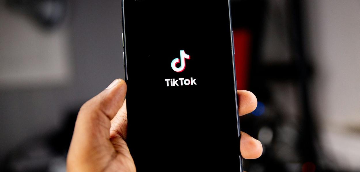 TikTok (Foto: Solen Feyissa/Unsplash)