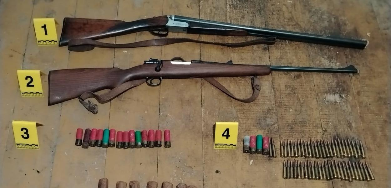 Oduzete puške i municija (Foto: Uprava policije)