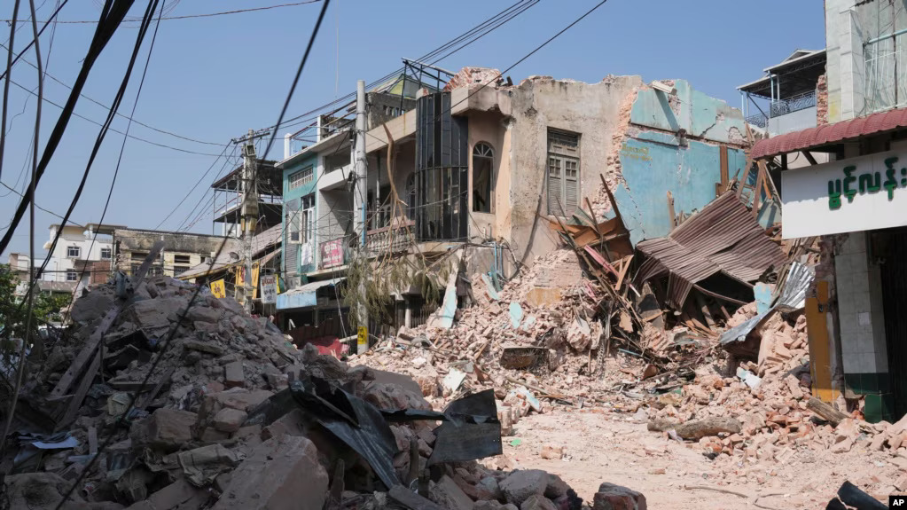 Uništene zgrade u Mjanmaru, 30. mart 2025. (Foto: AP)