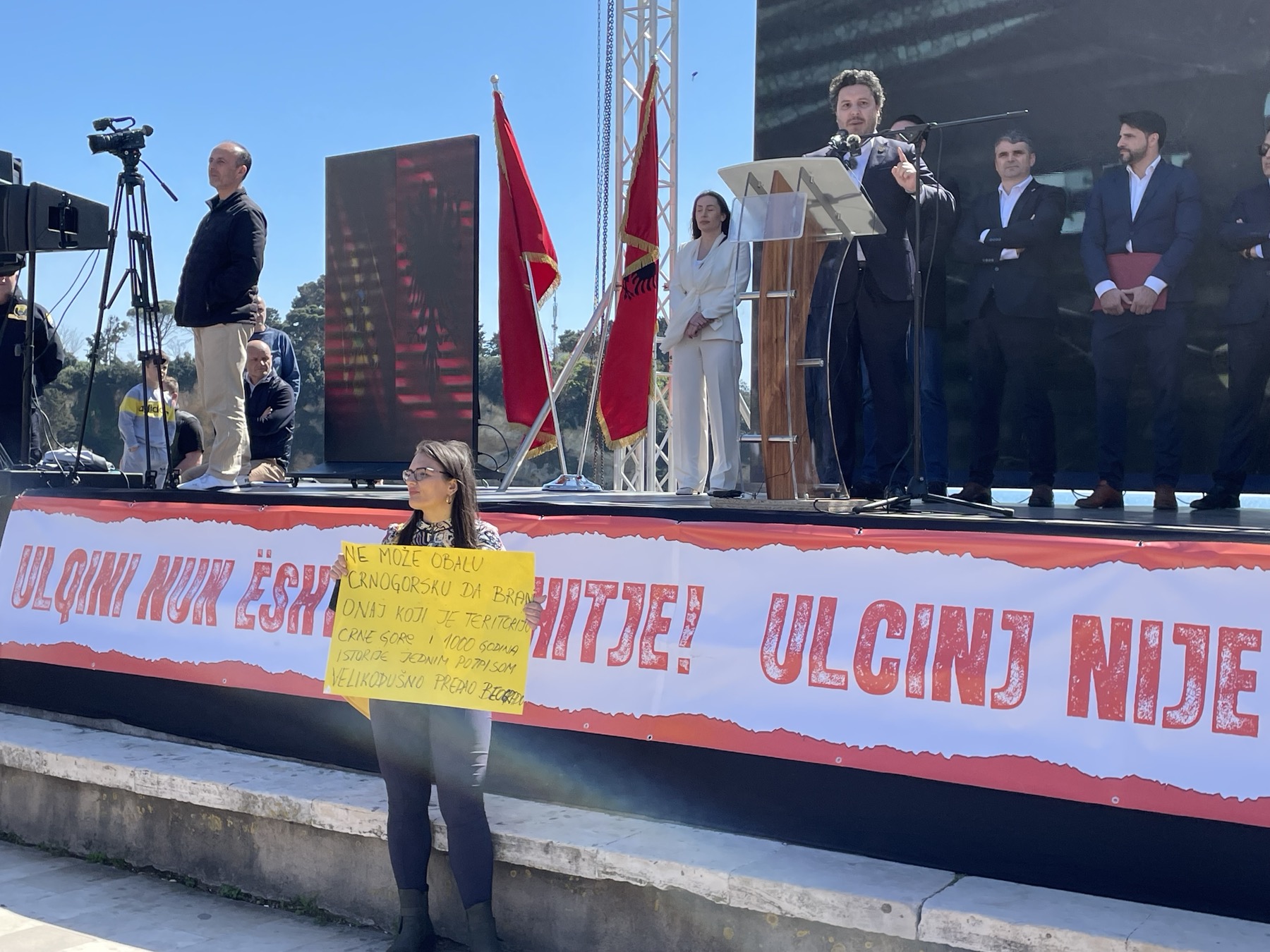 Jelena Marković na protestu u Ulcinju