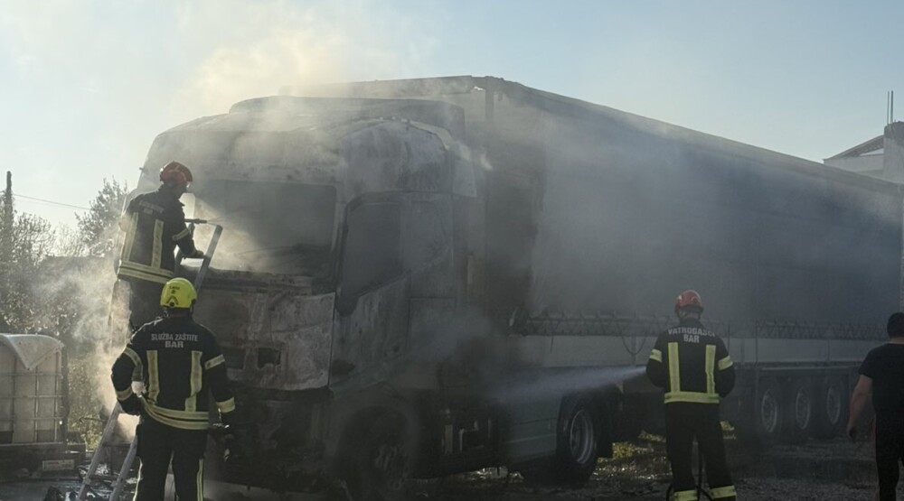 Požar na kamionu (Foto: Bar info)