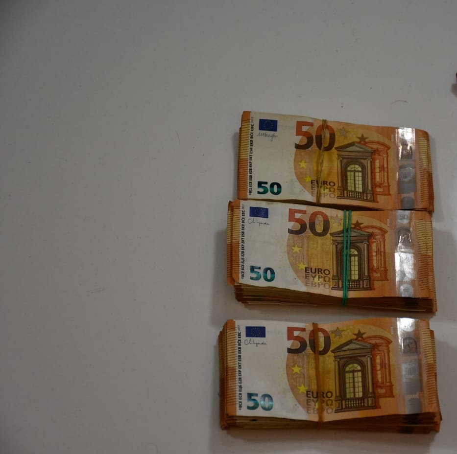 Pronađeni novac, pretresi