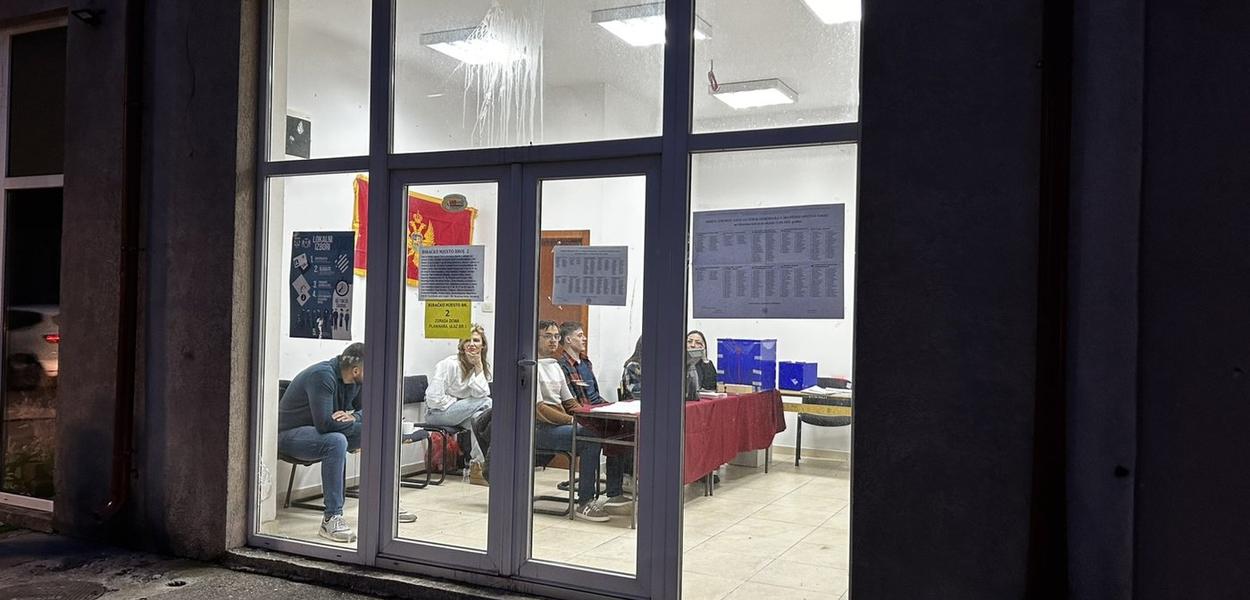 Zatvaranje birališta (Foto: Portal ETV/Duško Mihailović)