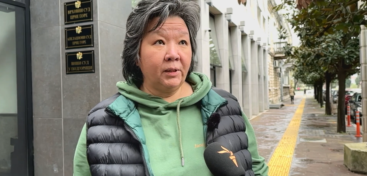 Dinara Smailova ispred Višeg suda u Podgoirici (Foto: Portal ETV)