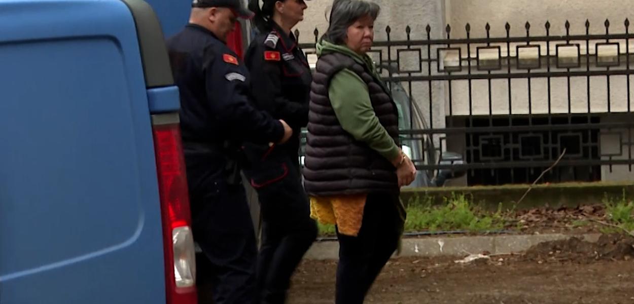 SKANDALOZNO POSTUPANJE POLICIJE: Smailovu sa lisicama sprovode u VIši sud (Foto: Radio Slobodna Evropa)