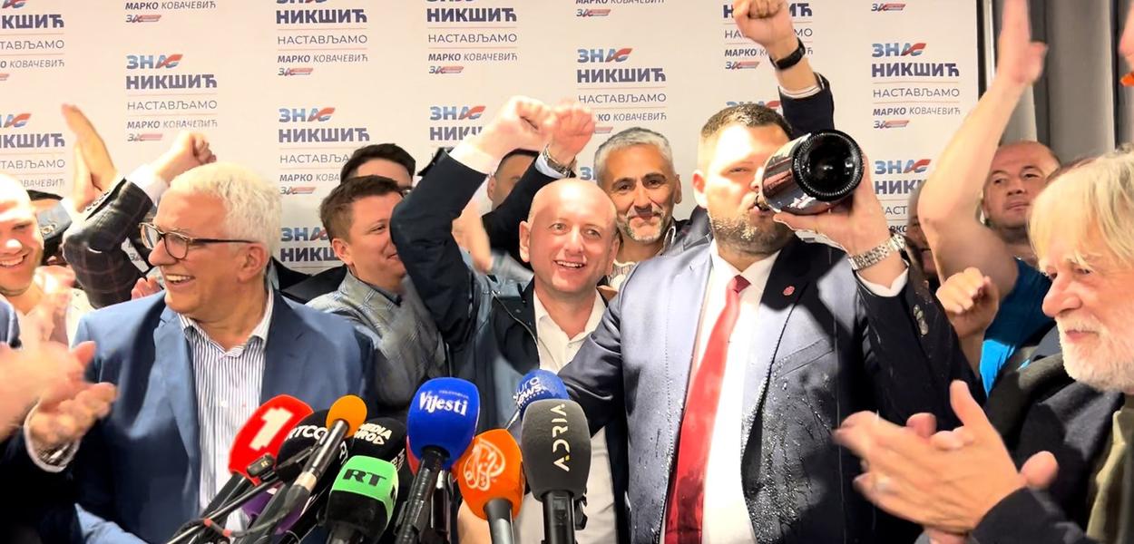 BAŠ PRISTOJNO SLAVLJE: Mandić, Knežević i Kovačević sa šampanjcem u grlu (Foto: Portal ETV )