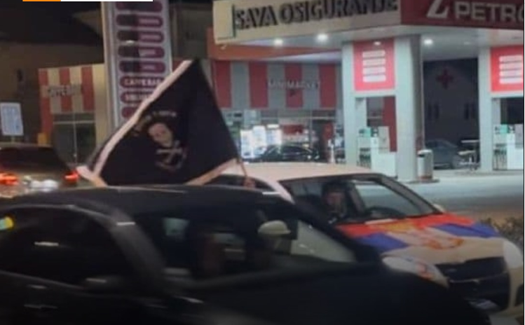 ČETNIČKA ZASTAVA U GRADU SA 45 NARODNIH HEROJA: Detalj iz slavlja u gradu ispod Trebjese