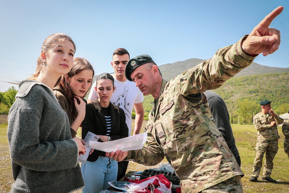 Učenici u kasarni u Danilovgradu (Foto: Ministarstvo odbrane)