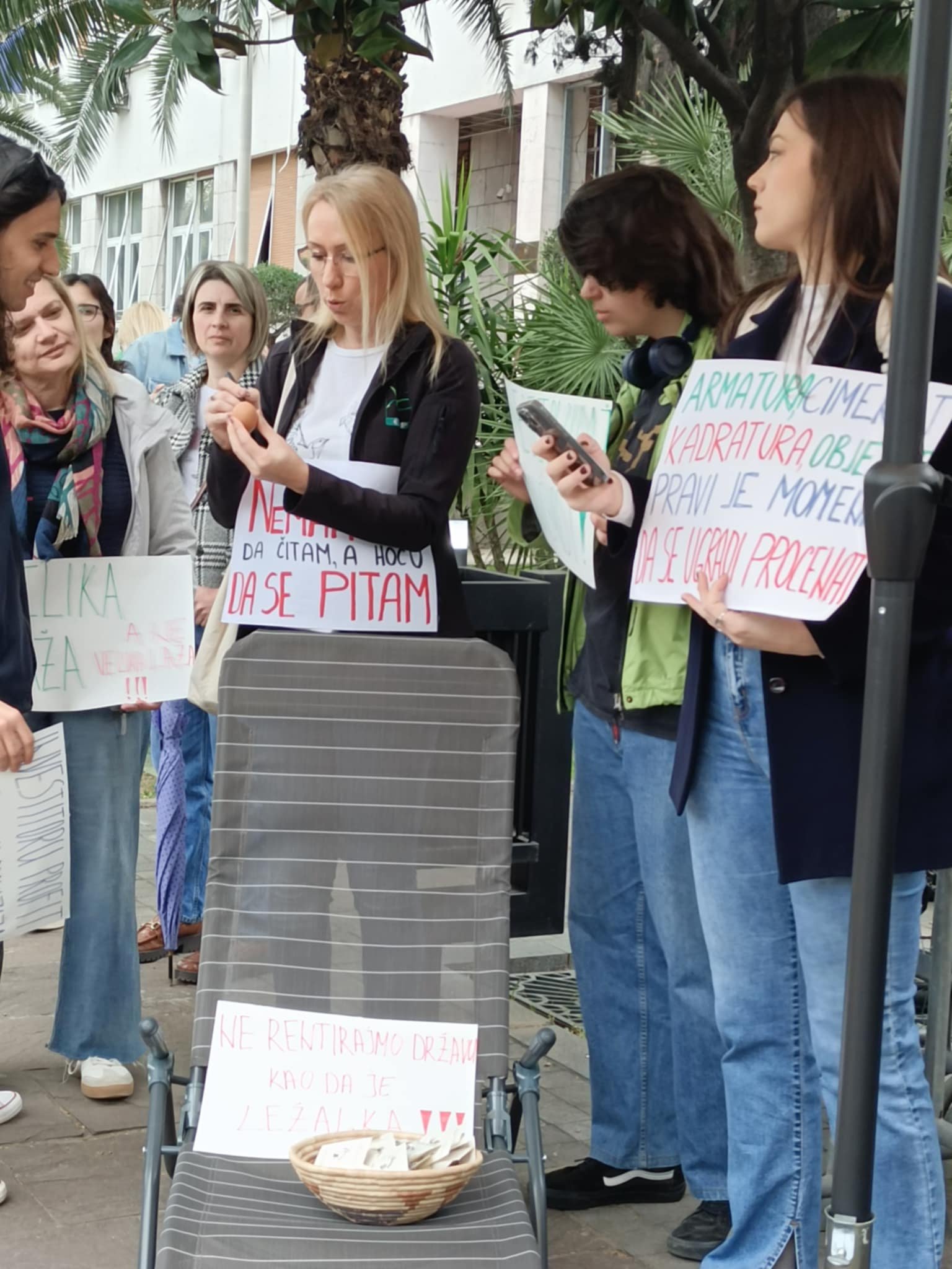 Protest ispred Skupštine zbog sporazuma sa UAE