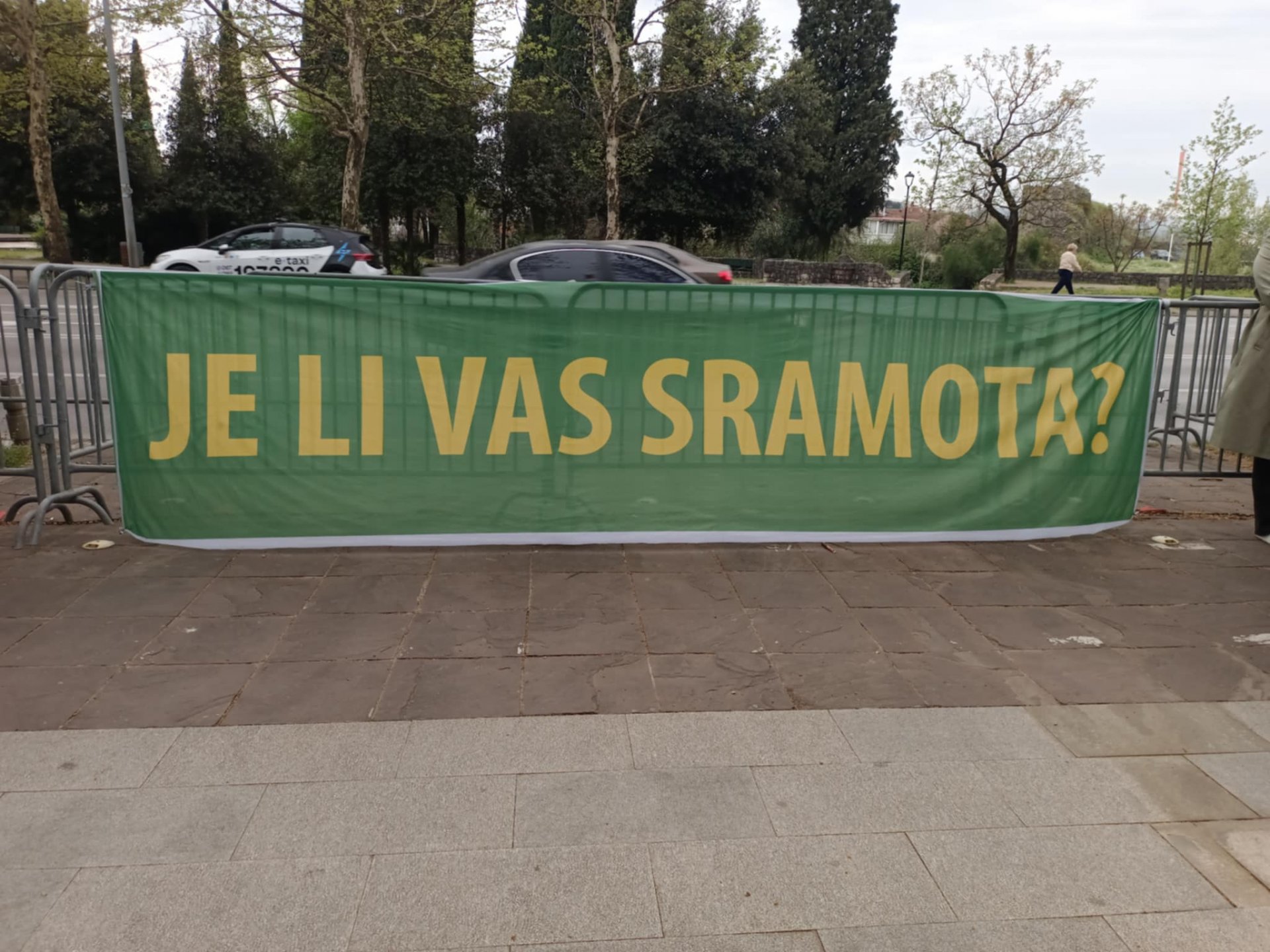 Protest ispred Skupštine zbog sporazuma sa UAE