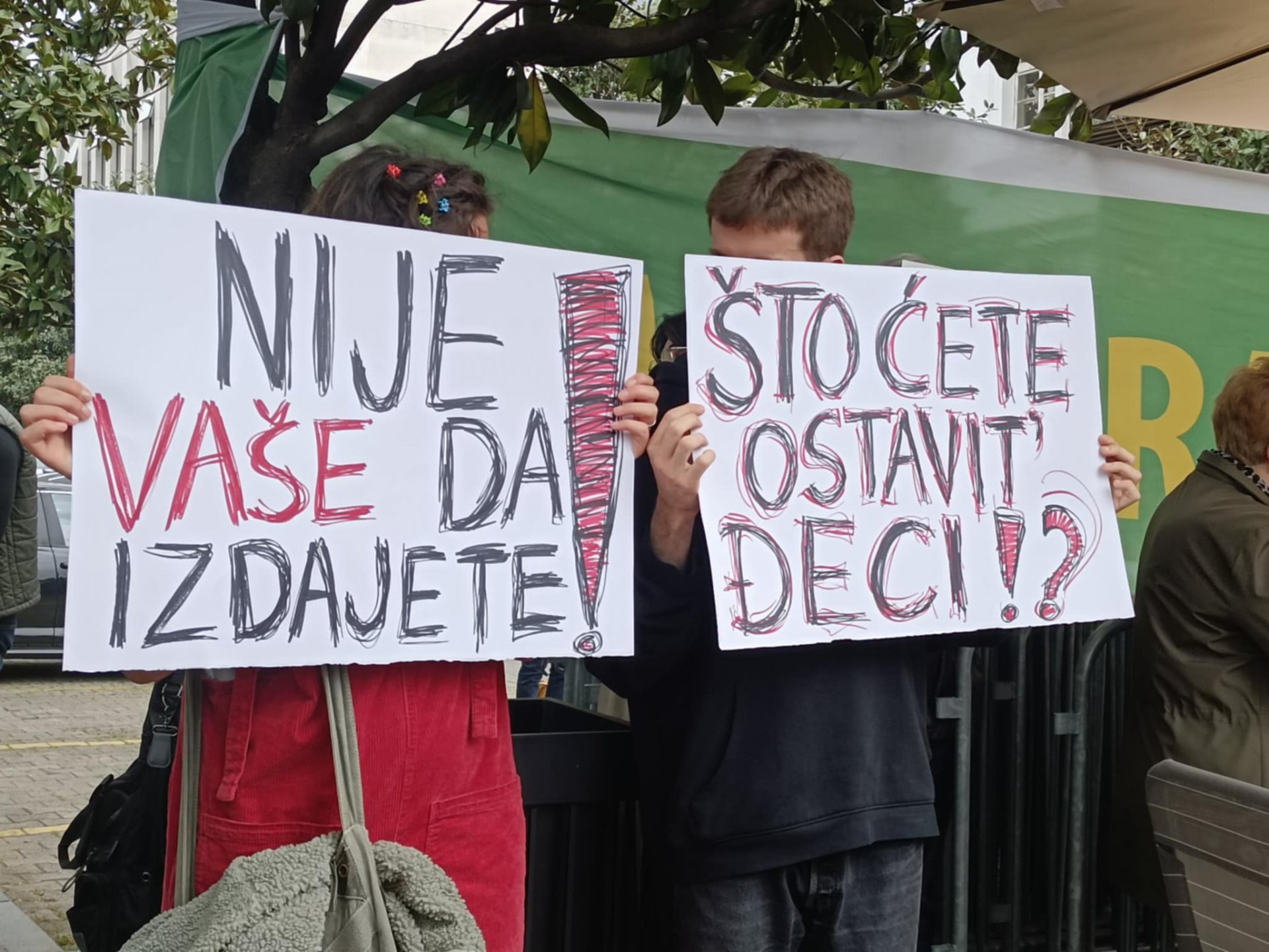 Protest ispred Skupštine zbog sporazuma sa UAE