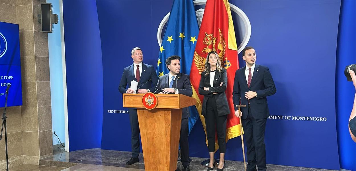 Abazović s poslanicima GP URA na konferenciji za medije (Foto: Antena M)