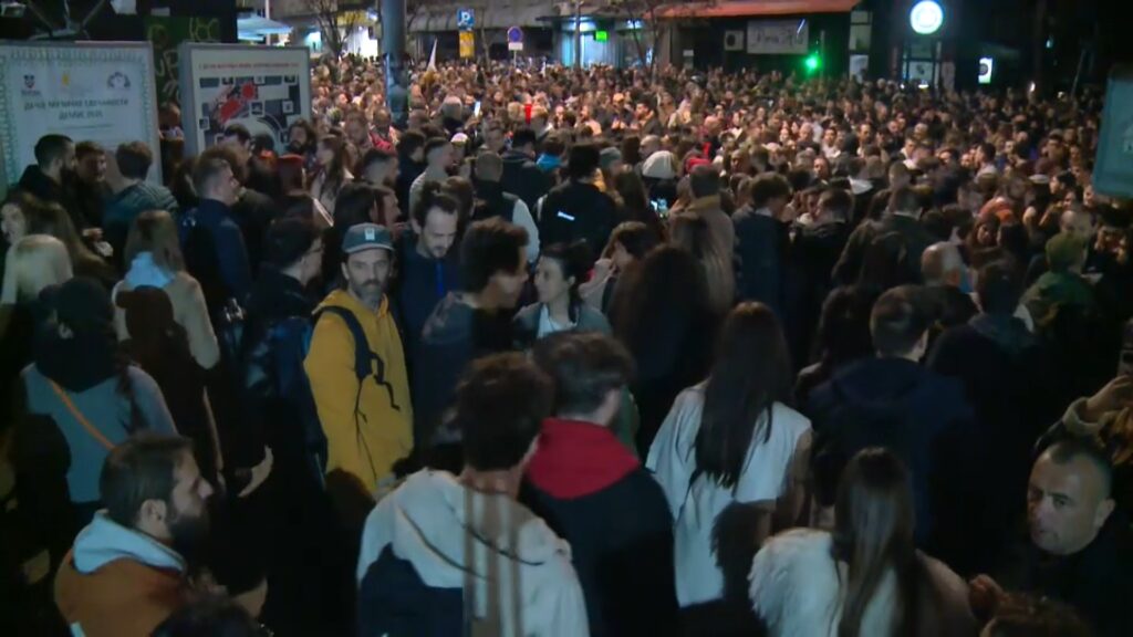 Protest ispred RTS-a u Beogradu (Foto: N1)