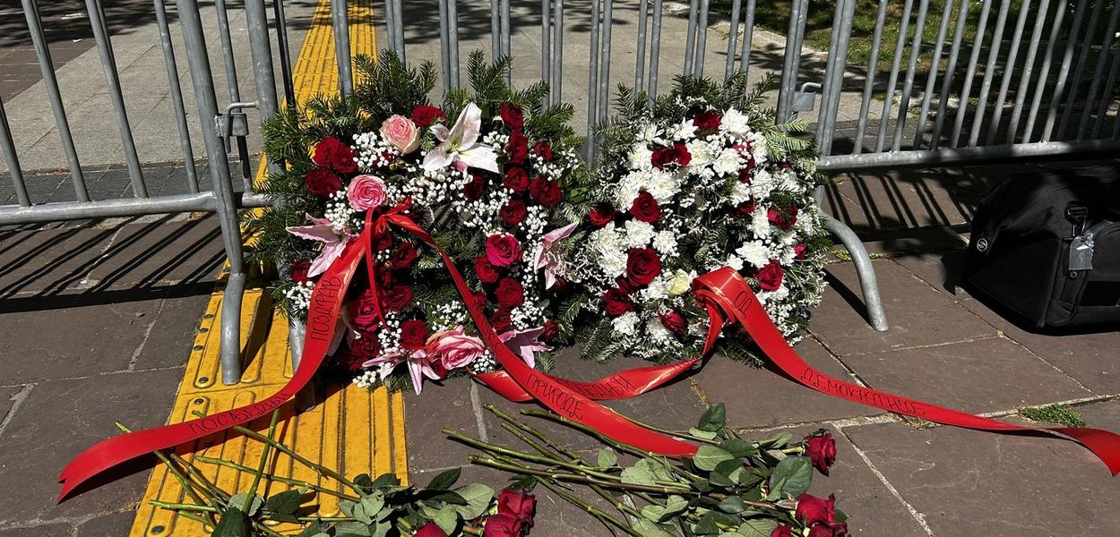 Sa performansa ispred Skupštine 22. aprila 2025. (Foto: Portal ETV/Duško Mihailović)