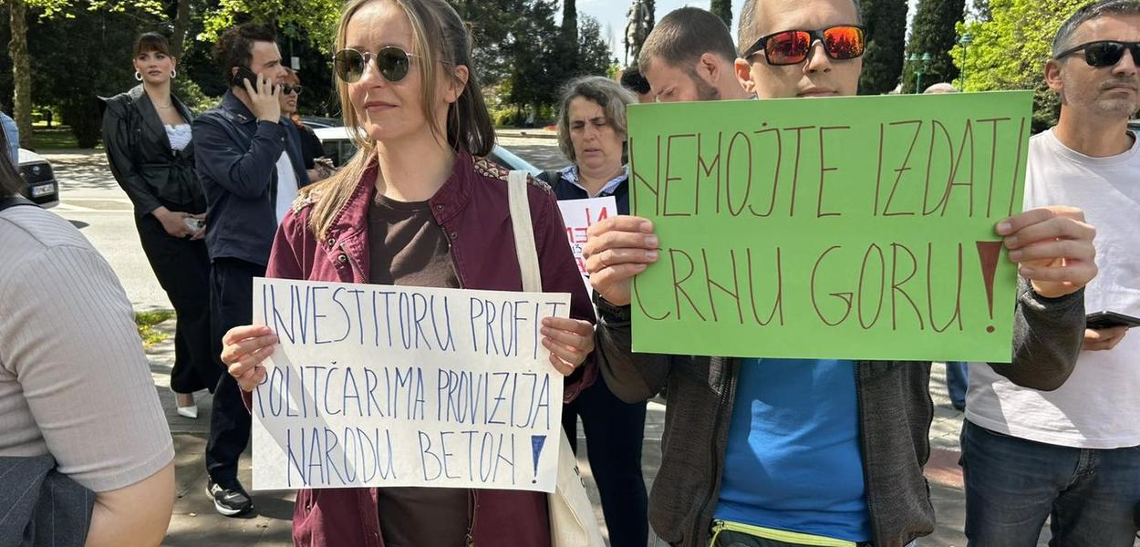 Protest ispred Skupštine 22. aprila 2025. (Foto: Portal ETV/Duško Mihailović)