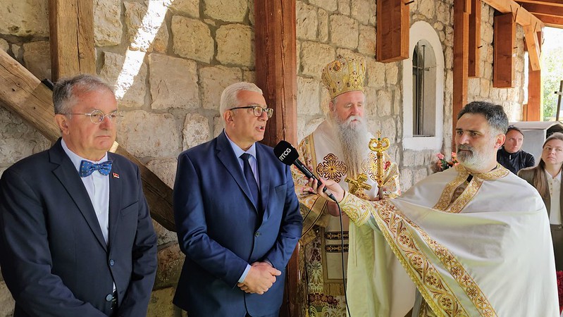 PODRŠKA REVIZIJI ISTORIJE: Srpski ambasador Rodić i predsjednik parlaementa Mandić