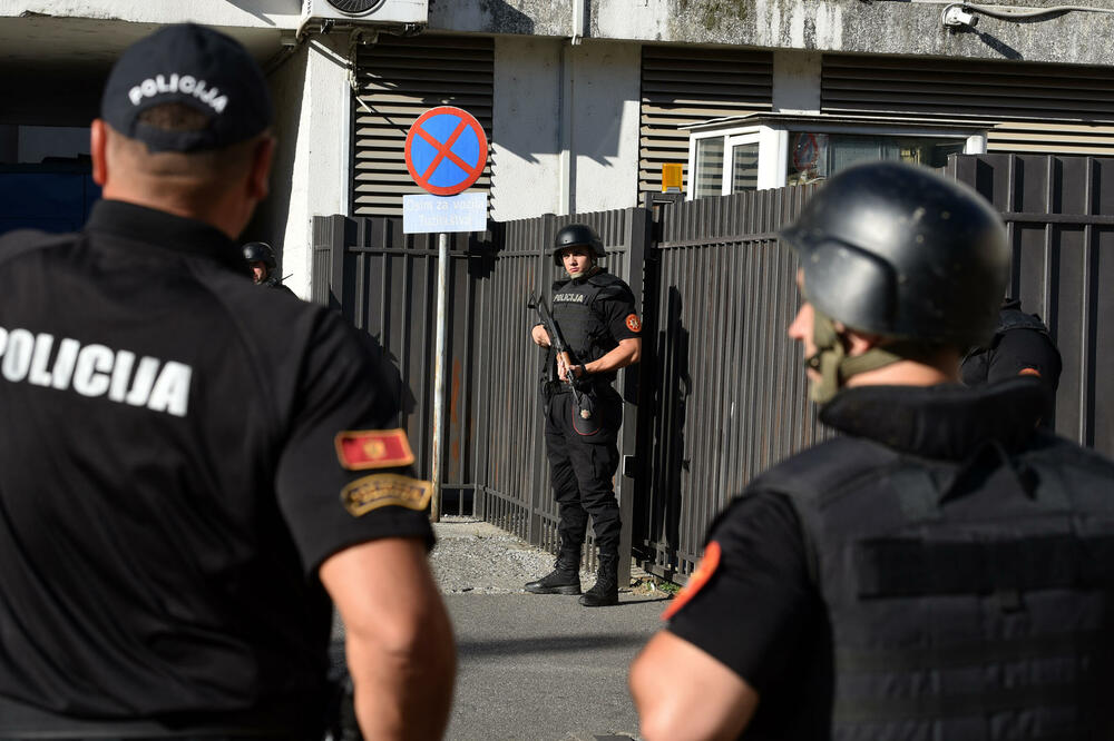POLITIČKI FILTER: Crnogorski policajci 