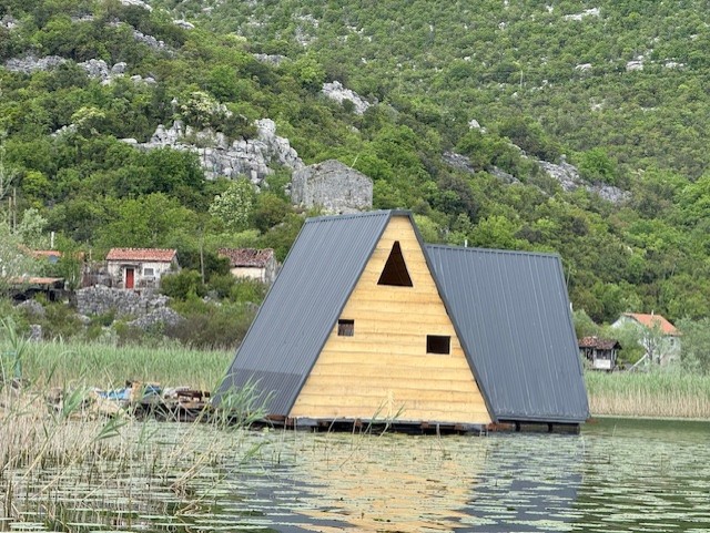 Bungalovi na Karuču, fotografija nastala 26. 04. 2025. (Foto: Bračni par Jovićević)