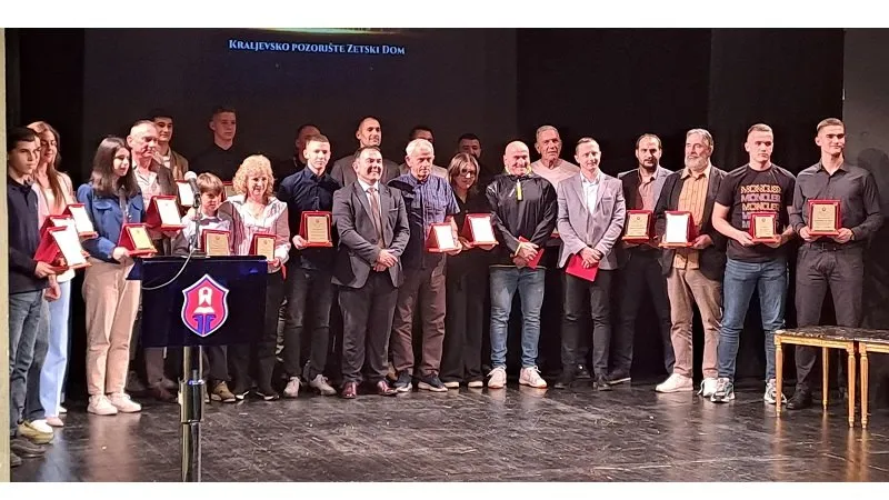 Nagrađeni sportisti (Foto: RTV Cetinje)