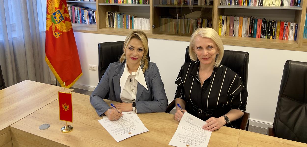 Čović i Bakić potpisale ugovor (Foto: AMU)