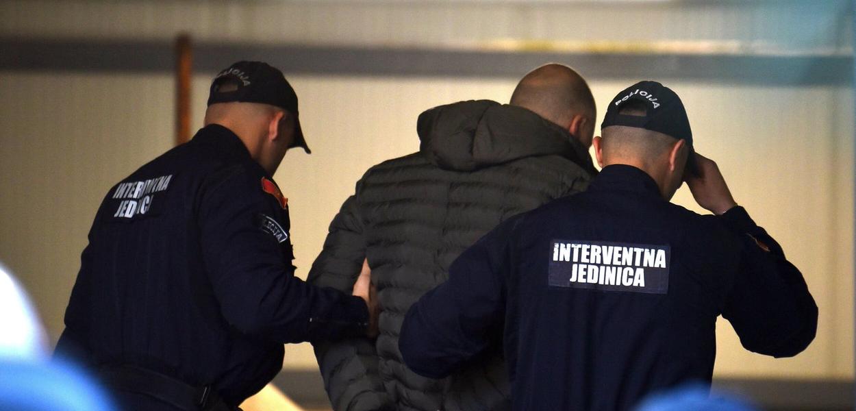 KAKO NESTAJU DOKAZI: Privođenje Danila Mandića (Foto: Boris Pejović)