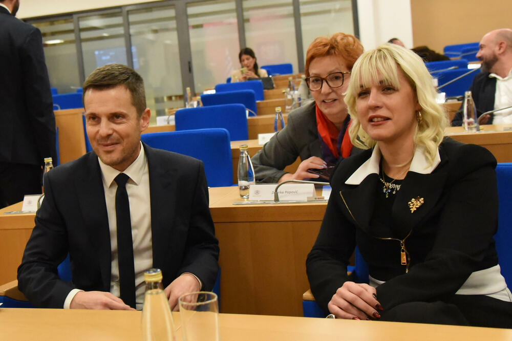 PARTIJSKO I PORODIČNO ZAPOŠLJAVANJE: Saša Mujović i Nađa Ljljanić (Foto: UGC)