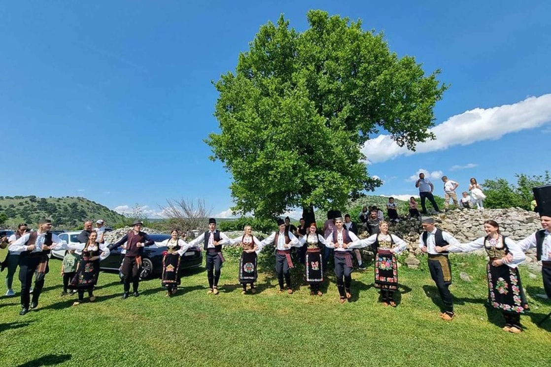 Srpsko kolce na ostacima drevne Duklje (Foto: Crkva Srbije)