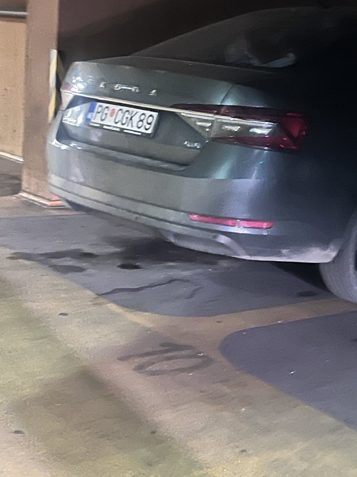 Službeno vozilo EKIP-a u šoping molu u Sarajevu (Foto: Portal ETV)